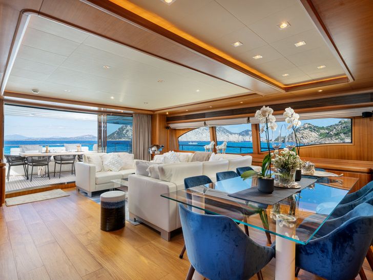 ETHNA Yacht Saloon ETHNA Yacht Saloon