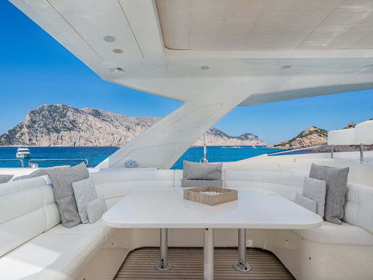 ETHNA Yacht Table