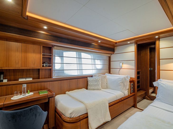 ETHNA Yacht Twin ETHNA Yacht Twin