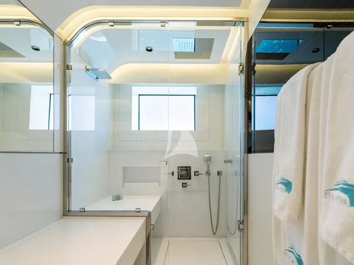 EVA4EVA Mangusta Oceano 44m - VIP cabin 1 bathroom EVA4EVA Mangusta Oceano 44m - VIP cabin 1 bathroom