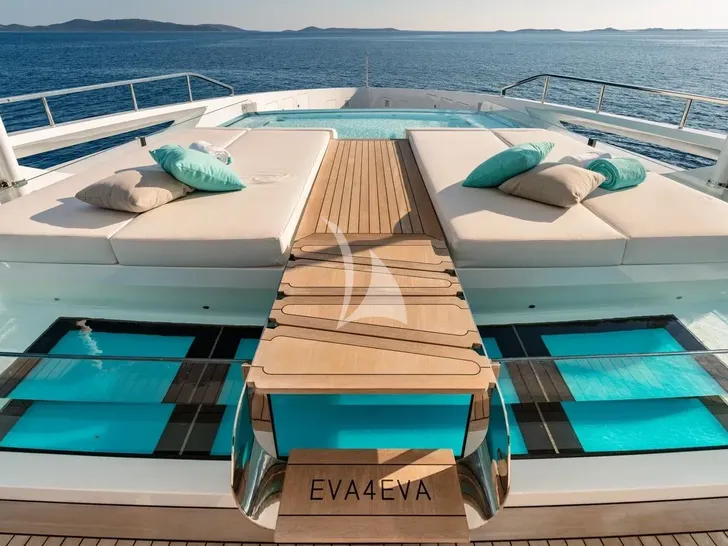 EVA4EVA Mangusta Oceano 44m - foredeck sunbathing and jacuzzi EVA4EVA Mangusta Oceano 44m - foredeck sunbathing and jacuzzi