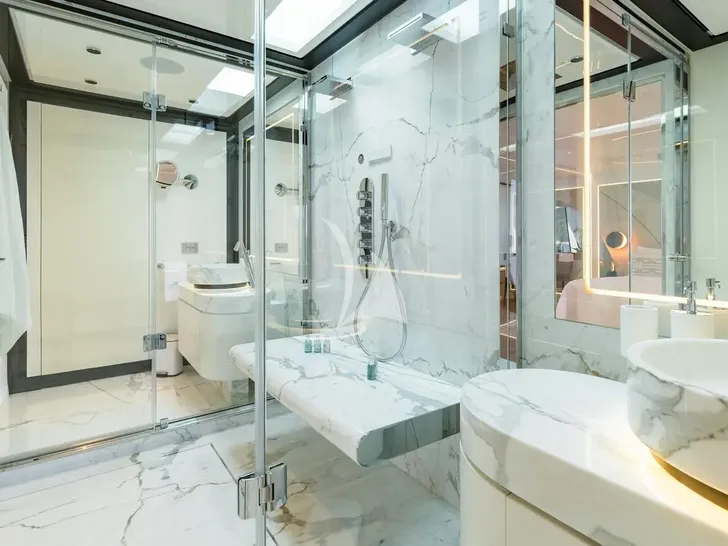 EVA4EVA Mangusta Oceano 44m - main deck master cabin bathroom EVA4EVA Mangusta Oceano 44m - main deck master cabin bathroom