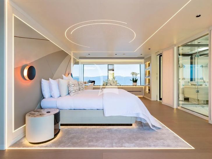 EVA4EVA Mangusta Oceano 44m - main deck master cabin bed EVA4EVA Mangusta Oceano 44m - main deck master cabin bed