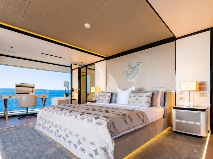 EVA4EVA Mangusta Oceano 44m - sky deck master cabin bed EVA4EVA Mangusta Oceano 44m - sky deck master cabin bed