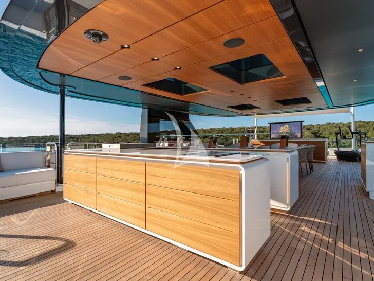 EVA4EVA Mangusta Oceano 44m - sundeck EVA4EVA Mangusta Oceano 44m - sundeck