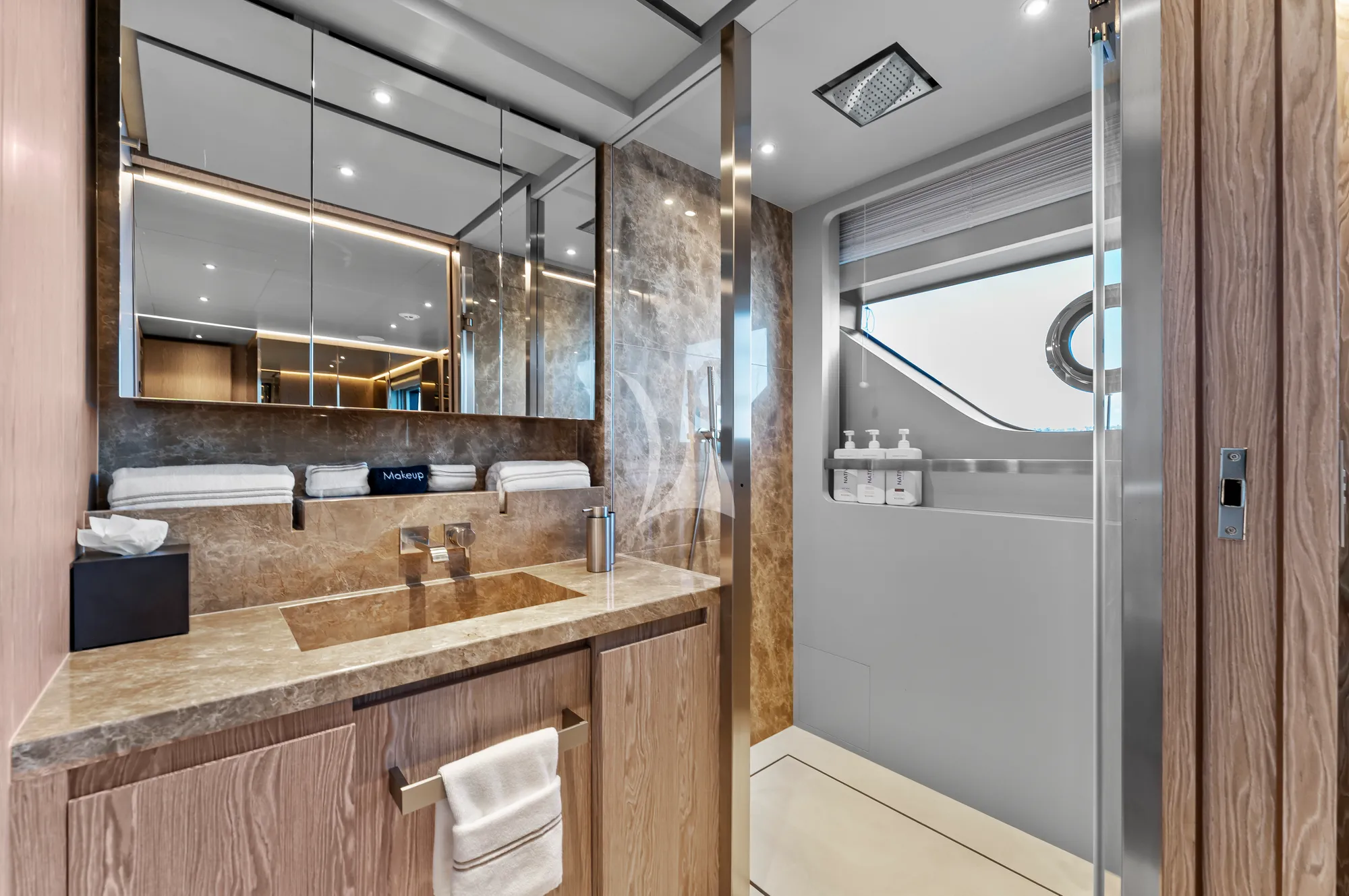 EVEXIAS I Ferretti Custom Line 106 - VIP cabin 1 bathroom