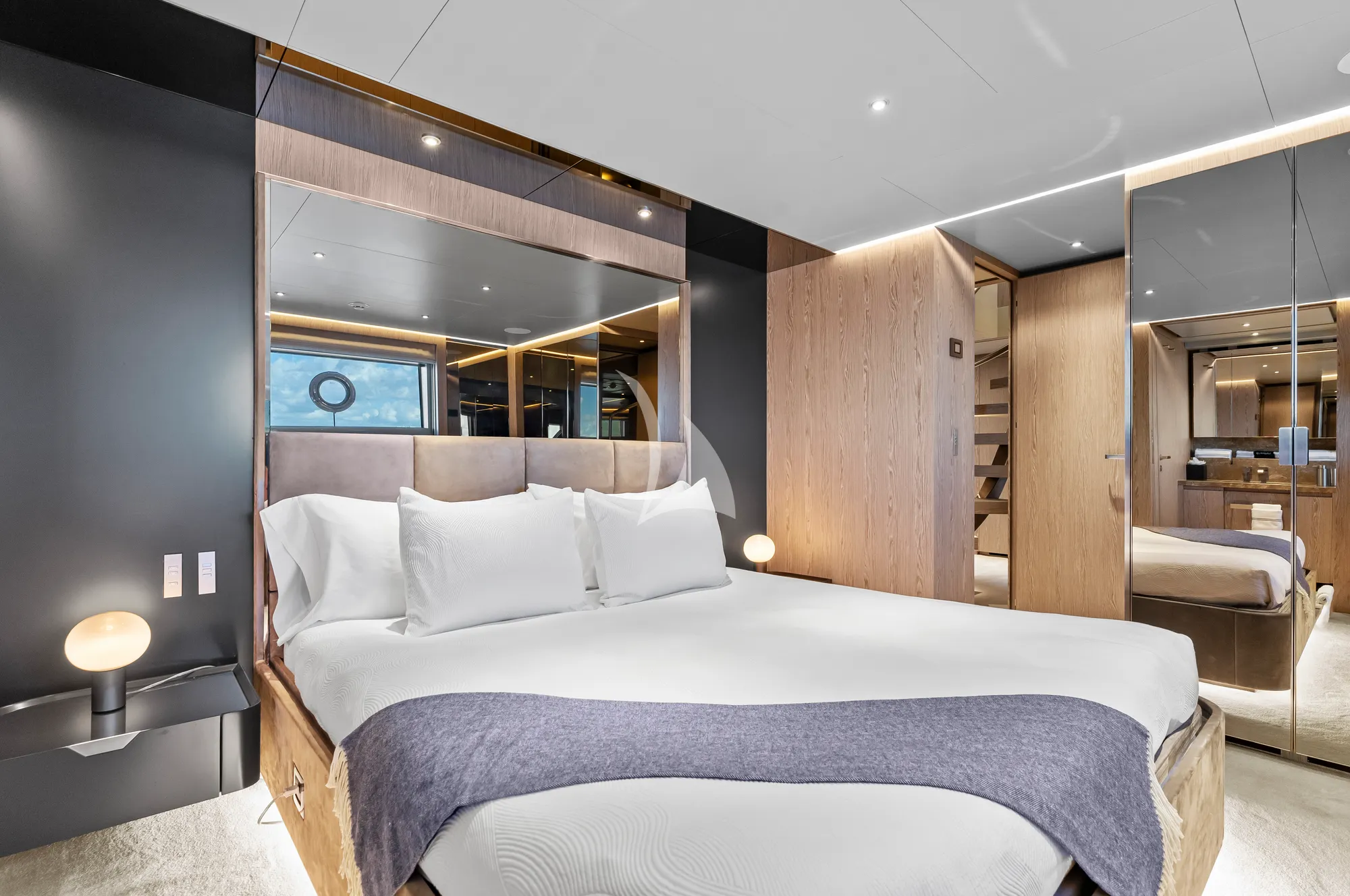 EVEXIAS I Ferretti Custom Line 106 - VIP cabin 1