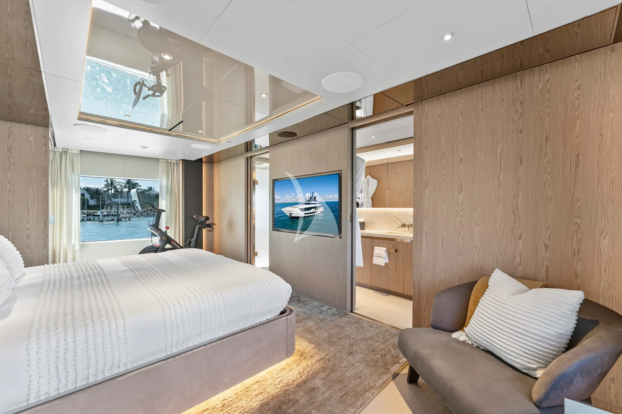 EVEXIAS I Ferretti Custom Line 106 - master cabin bed and TV
