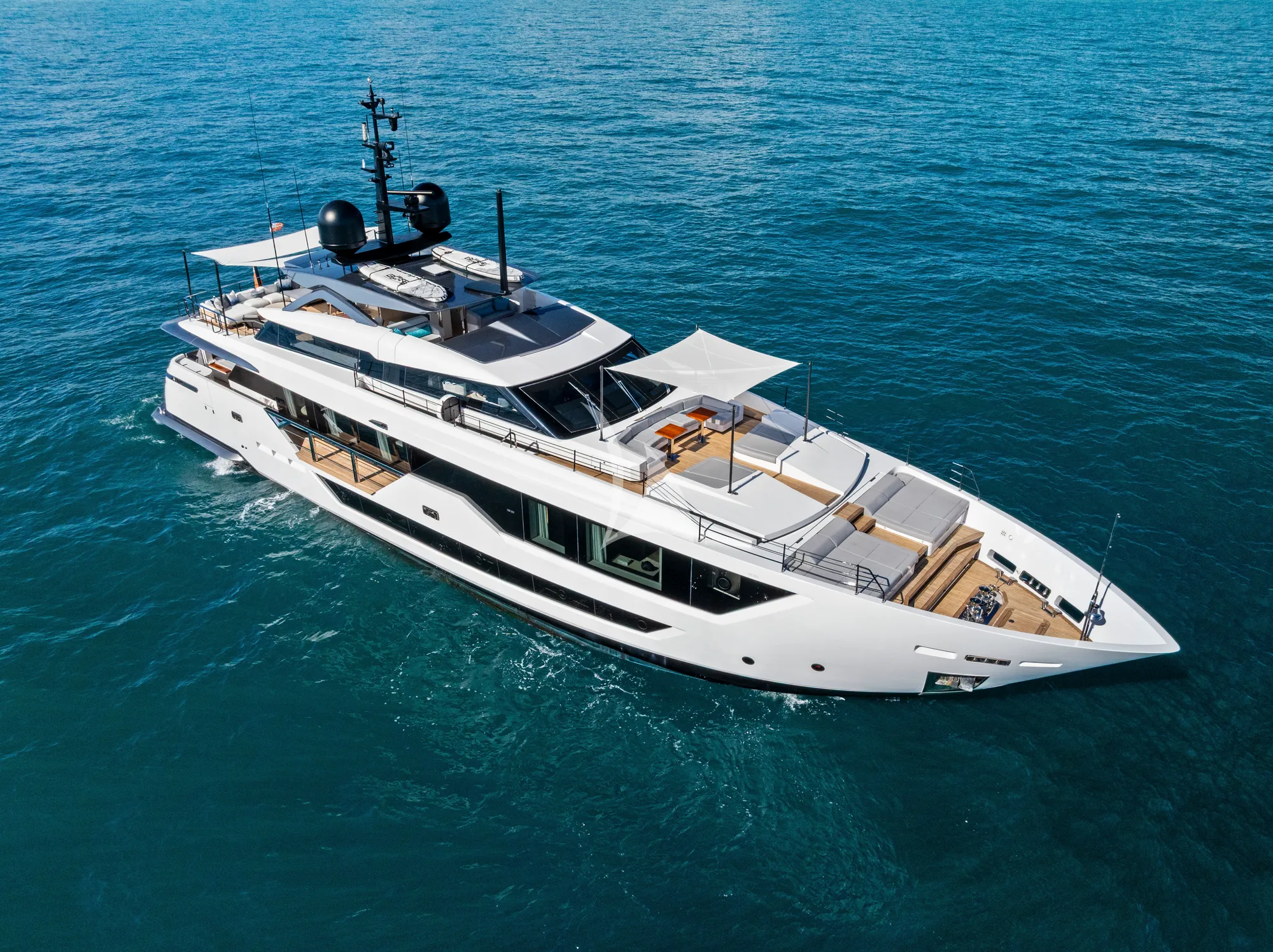 EVEXIAS I Ferretti Custom Line 106 - profile