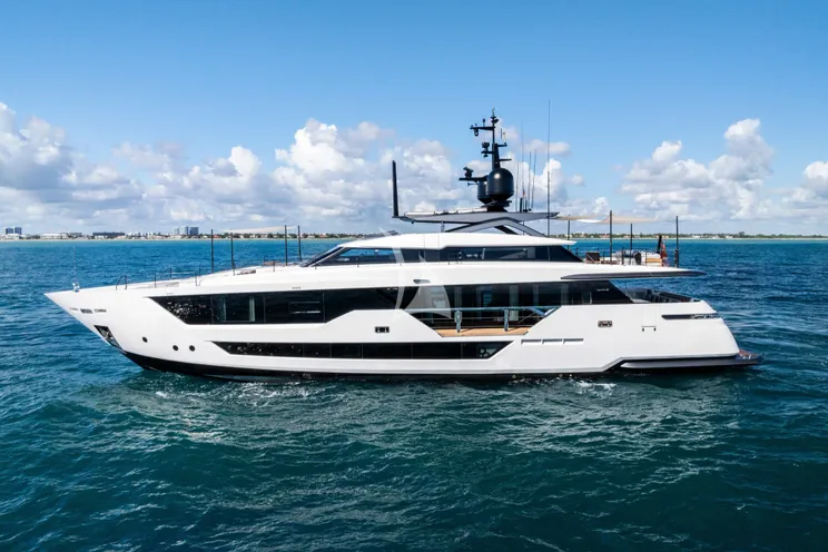 Charter Yacht EVEXIAS I - Ferretti Custom Line 106 - 4 Cabins - Nassau - Exumas - Bahamas