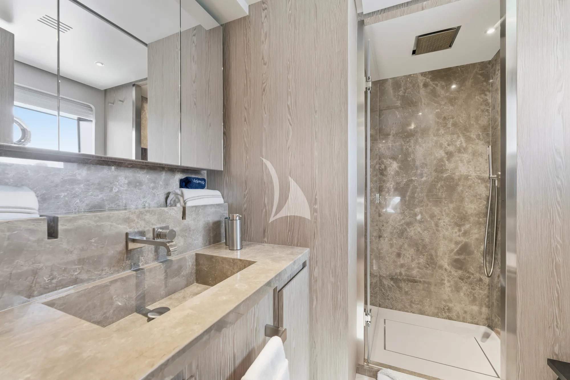 EVEXIAS I Ferretti Custom Line 106 - twin cabin 1 bathroom