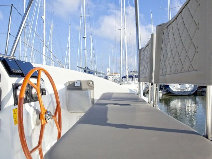 Excess 11 - flybridge helm Excess 11 - flybridge helm