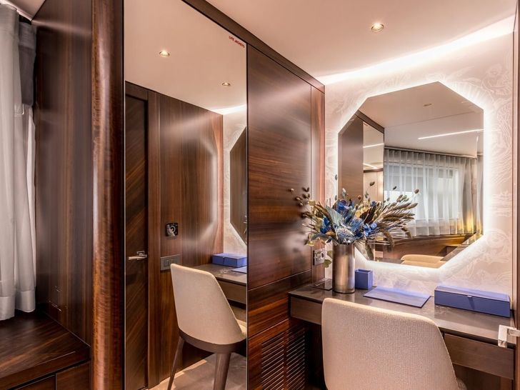 EXIT Sunseeker 90 Ocean - VIP cabin 1 vanity EXIT Sunseeker 90 Ocean - VIP cabin 1 vanity