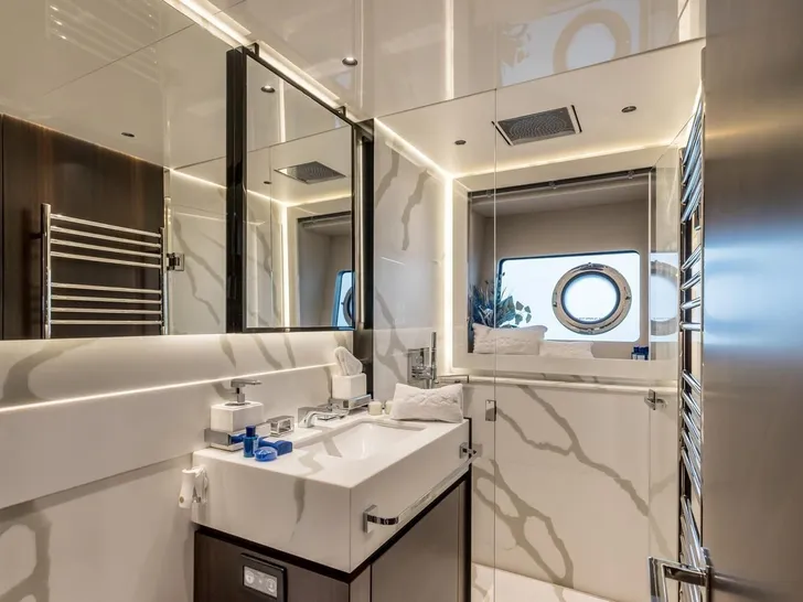 EXIT Sunseeker 90 Ocean - VIP cabin 2 bathroom EXIT Sunseeker 90 Ocean - VIP cabin 2 bathroom