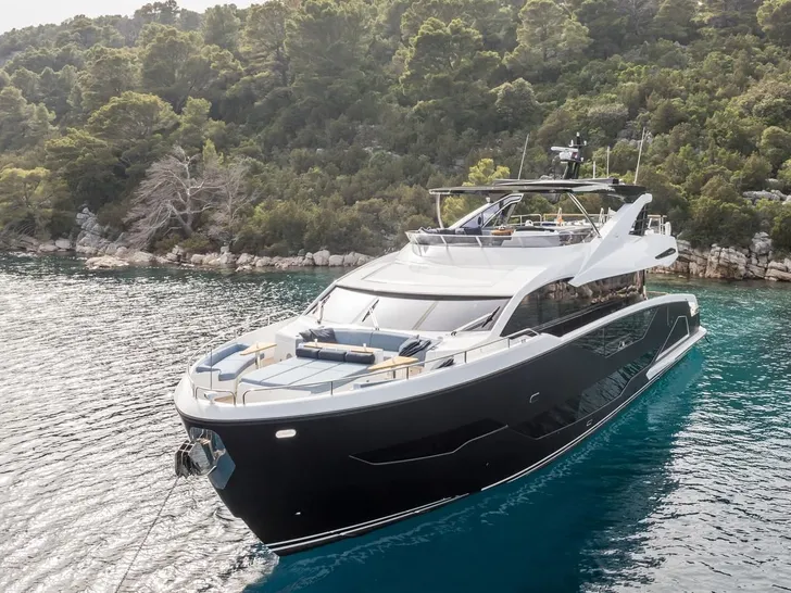 EXIT Sunseeker 90 Ocean - anchored EXIT Sunseeker 90 Ocean - anchored