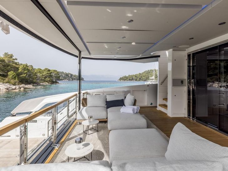 EXIT Sunseeker 90 Ocean - main aft deck lounge EXIT Sunseeker 90 Ocean - main aft deck lounge