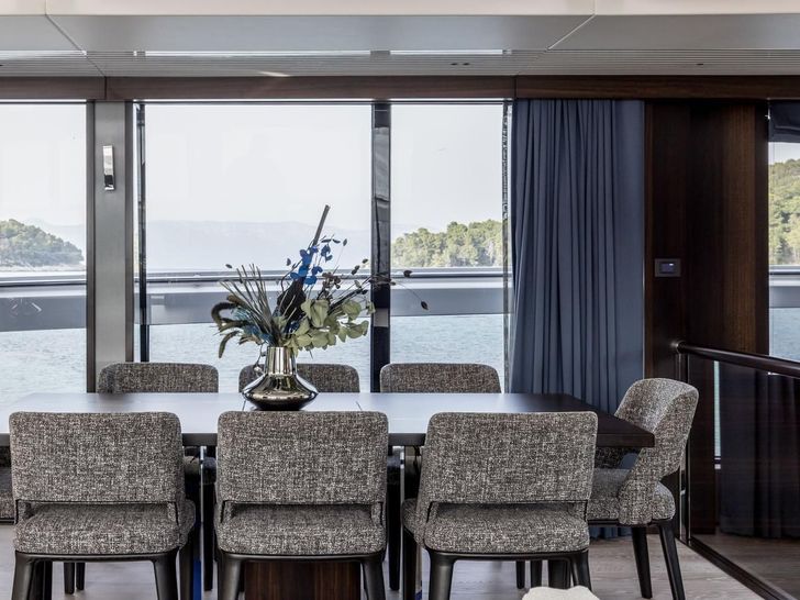 EXIT Sunseeker 90 Ocean - main dining area EXIT Sunseeker 90 Ocean - main dining area