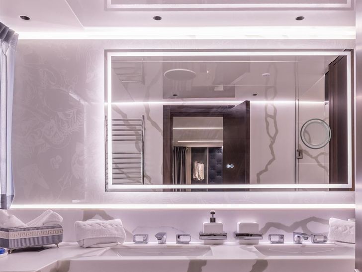 EXIT Sunseeker 90 Ocean - master cabin bathroom EXIT Sunseeker 90 Ocean - master cabin bathroom