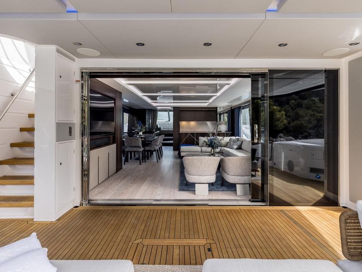 EXIT Sunseeker 90 Ocean - saloon entrance EXIT Sunseeker 90 Ocean - saloon entrance