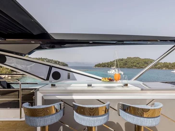 EXIT Sunseeker 90 Ocean - sun deck bar EXIT Sunseeker 90 Ocean - sun deck bar