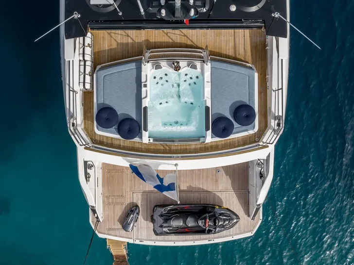 EXIT Sunseeker 90 Ocean - sun deck jacuzzi top shot EXIT Sunseeker 90 Ocean - sun deck jacuzzi top shot