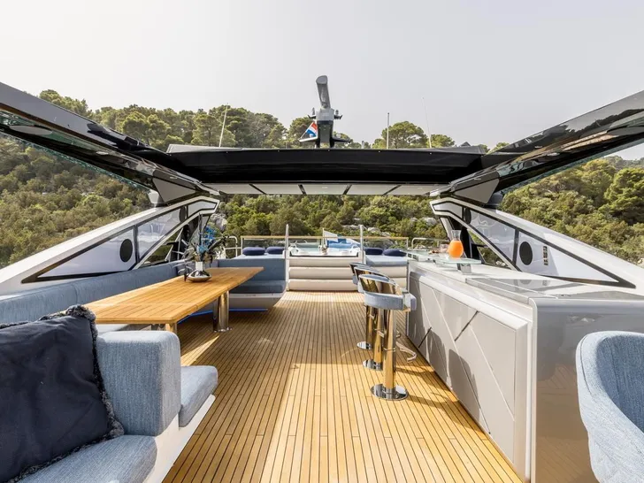 EXIT Sunseeker 90 Ocean - sun deck EXIT Sunseeker 90 Ocean - sun deck