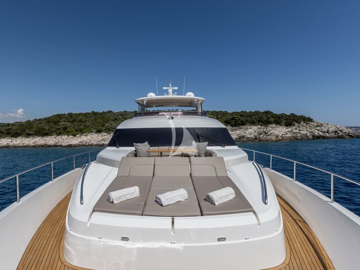 EXPERIENCE Princess 98 - foredeck EXPERIENCE Princess 98 - foredeck