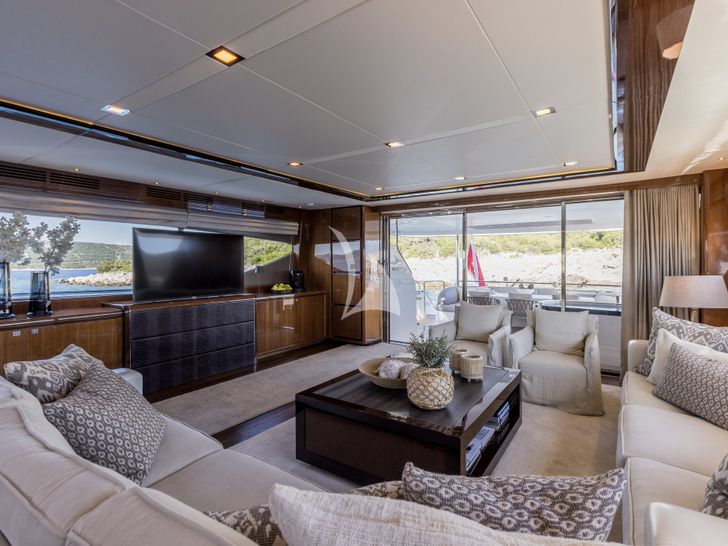 EXPERIENCE Princess 98 - main saloon lounge EXPERIENCE Princess 98 - main saloon lounge