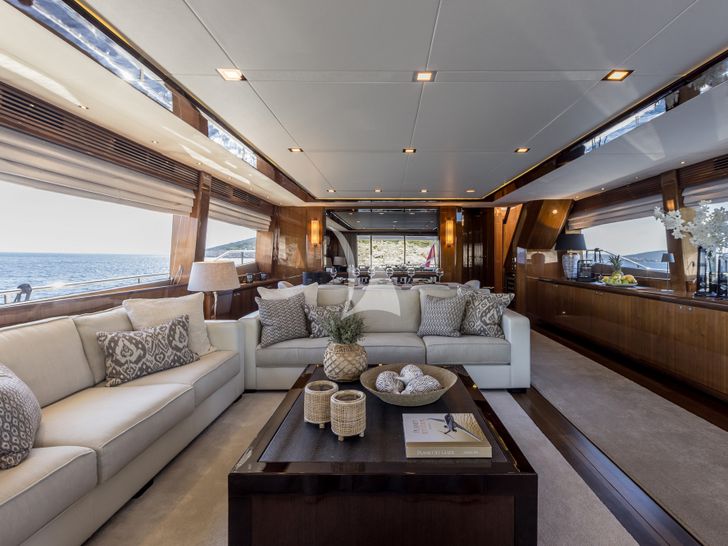 EXPERIENCE Princess 98 - main saloon EXPERIENCE Princess 98 - main saloon