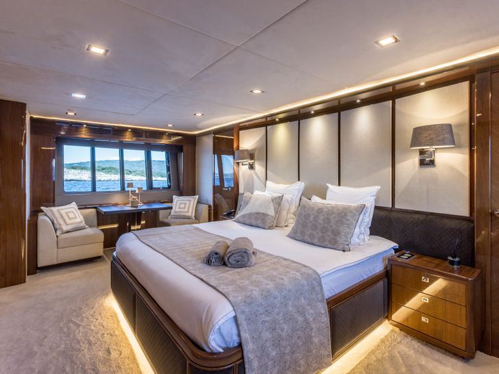 EXPERIENCE Princess 98 - master cabin EXPERIENCE Princess 98 - master cabin