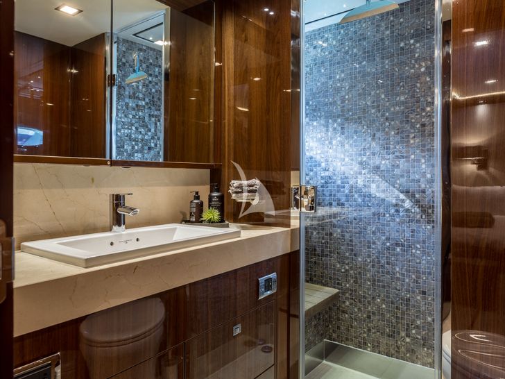 EXPERIENCE Princess 98 - twin cabin bathroom EXPERIENCE Princess 98 - twin cabin bathroom