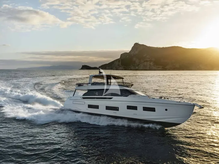 EXPLORA Azimut Fly 82 - cruising EXPLORA Azimut Fly 82 - cruising