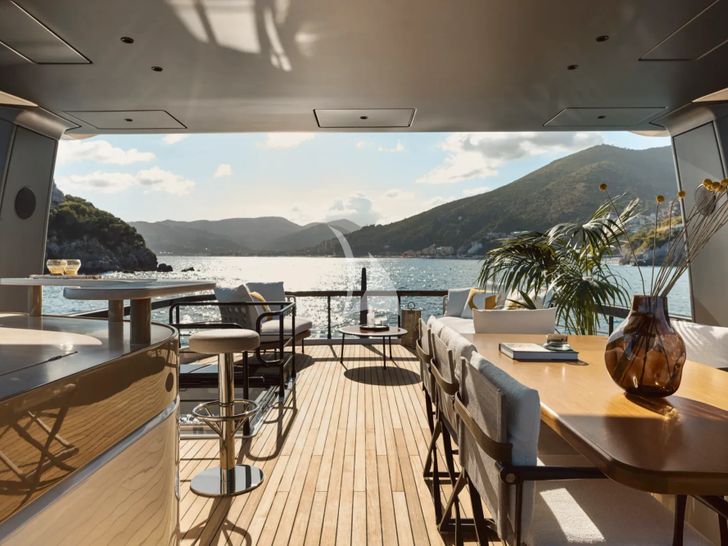 EXPLORA Azimut Fly 82 - flybridge EXPLORA Azimut Fly 82 - flybridge