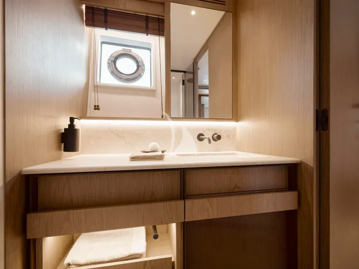 EXPLORA Azimut Fly 82 - master cabin bathroom EXPLORA Azimut Fly 82 - master cabin bathroom
