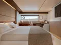 EXPLORA Azimut Fly 82 - master cabin bed and TV EXPLORA Azimut Fly 82 - master cabin bed and TV
