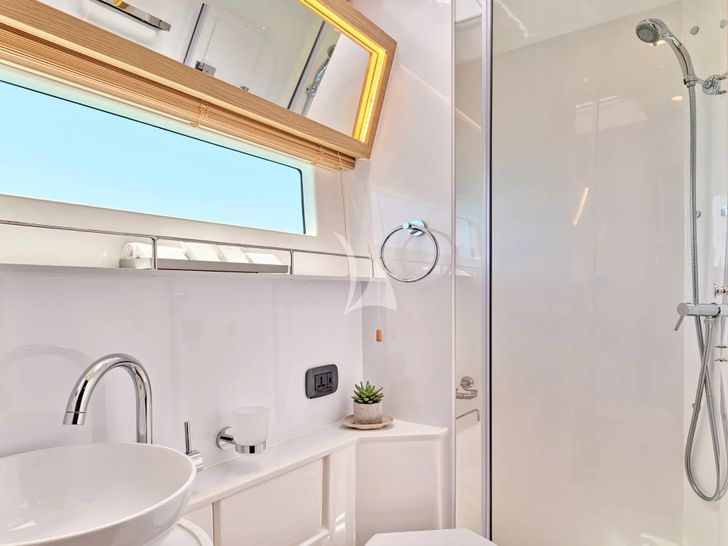 EXPLORION Aquila 54 - VIP cabin 1 bathroom EXPLORION Aquila 54 - VIP cabin 1 bathroom