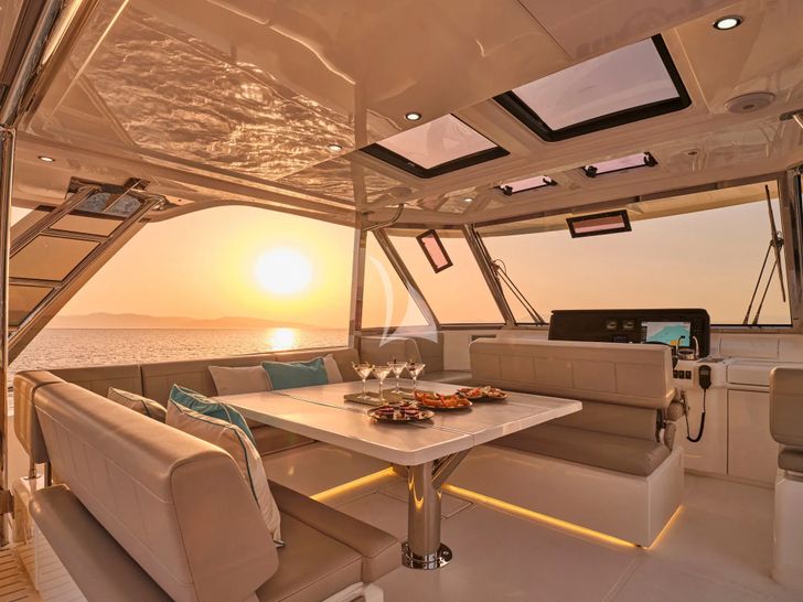 EXPLORION Aquila 54 - cocktail party under the sunset EXPLORION Aquila 54 - cocktail party under the sunset