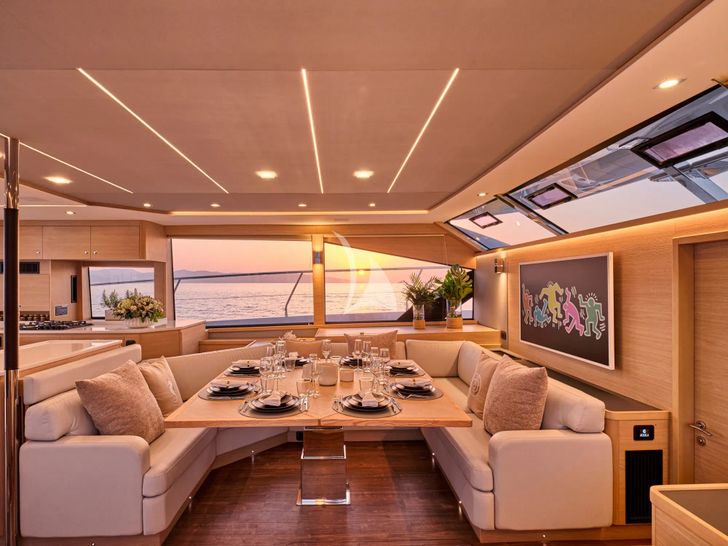 EXPLORION Aquila 54 - indoor dining set up EXPLORION Aquila 54 - indoor dining set up