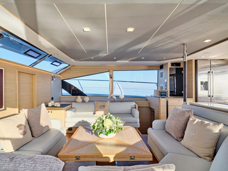 EXPLORION Aquila 54 - saloon seating EXPLORION Aquila 54 - saloon seating