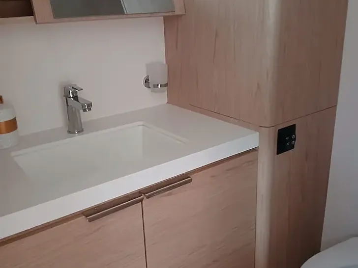 EXTRA MILE Beneteau First 53 - main cabin bathroom EXTRA MILE Beneteau First 53 - main cabin bathroom