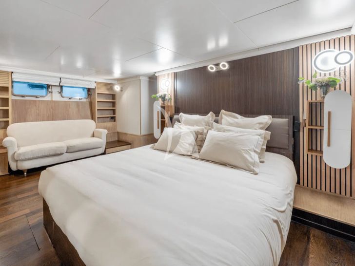 FAITH Tecnomar 32m - master cabin FAITH Tecnomar 32m - master cabin