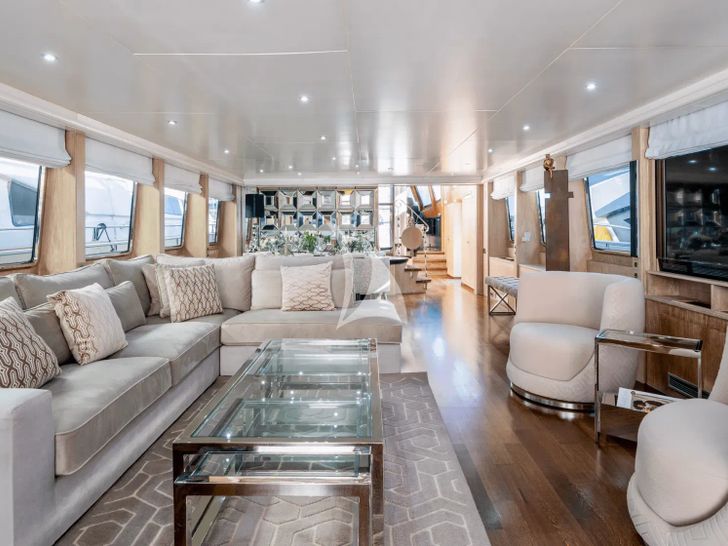 FAITH Tecnomar 32m - saloon FAITH Tecnomar 32m - saloon