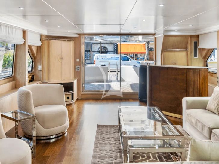 FAITH Tecnomar 32m - saloon seating and bar area FAITH Tecnomar 32m - saloon seating and bar area
