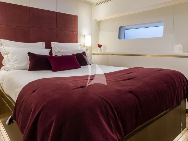 FANCY Nautor's Swan 108 VIP cabin 1