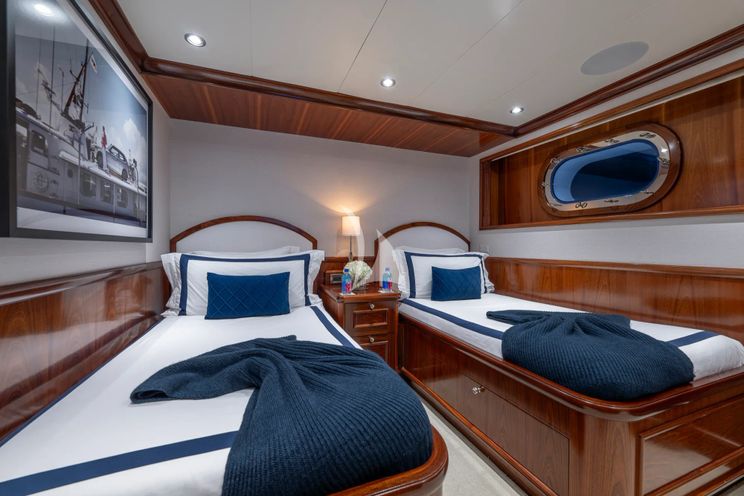 Charter Yacht FAR FROM IT - Richmond 142 - 5 Cabins - Nassau - Exumas - Eleuthera - Paradise Island - Bahamas