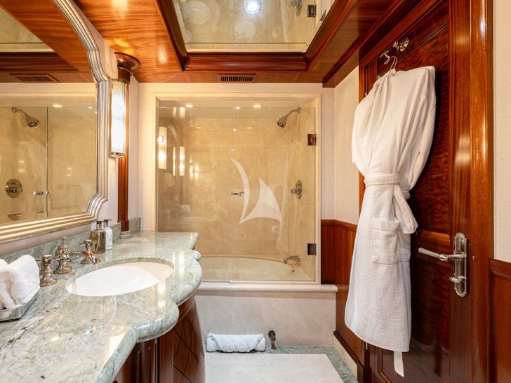 FAR FROM IT Richmond 142 - VIP cabin 1 bathroom FAR FROM IT Richmond 142 - VIP cabin 1 bathroom