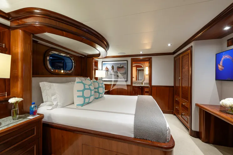 Charter Yacht FAR FROM IT - Richmond 142 - 5 Cabins - Nassau - Exumas - Eleuthera - Paradise Island - Bahamas