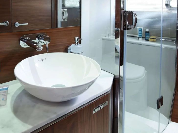 FAR&AWAY Princess 66 - VIP cabin bathroom FAR&AWAY Princess 66 - VIP cabin bathroom