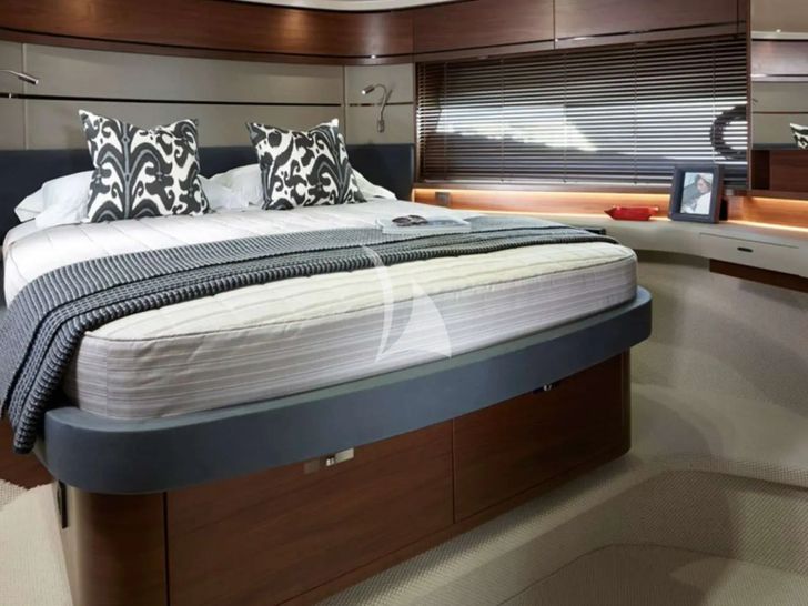 FAR&AWAY Princess 66 - VIP cabin FAR&AWAY Princess 66 - VIP cabin