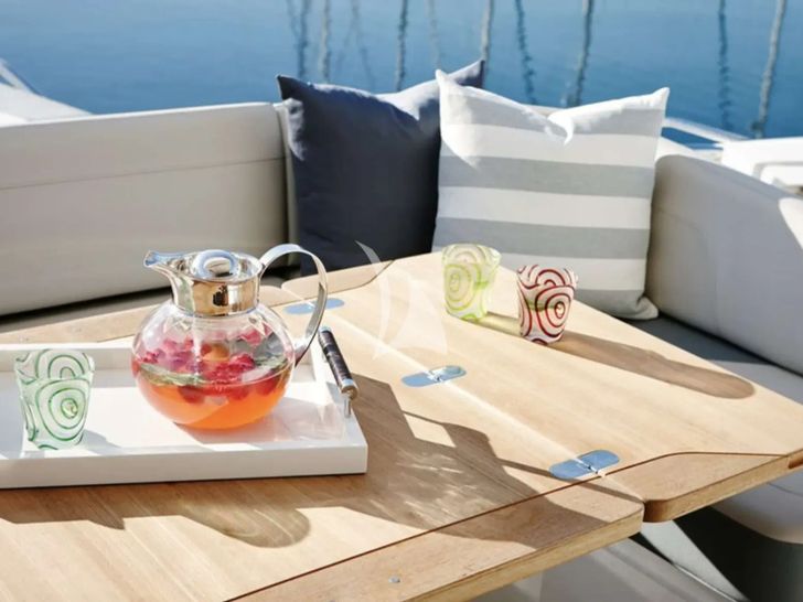 FAR&AWAY Princess 66 - alfresco lounge FAR&AWAY Princess 66 - alfresco lounge